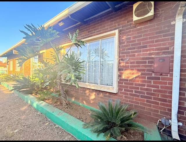 3 BEDROOM HOUSE FOR SALE IN VANDERBIJLPARK CE 2